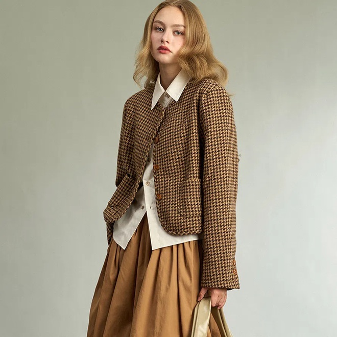 Chân váy dài phối áo khoác dáng ngắn, cặp đôi giúp nàng nổi bật cả ngày Chân váy dài phối áo khoác dáng ngắn, cặp đôi giúp nàng nổi bật cả ngày- Ảnh 6.