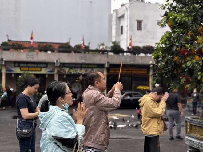 Rằm tháng giêng: Người dân TP.HCM đi chùa, phóng sinh cầu an từ sáng sớm- Ảnh 13.