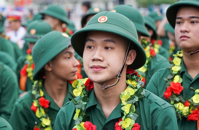 Con trai hào hứng lên đường nhập ngũ, người mẹ tự hào mong con trưởng thành- Ảnh 3.