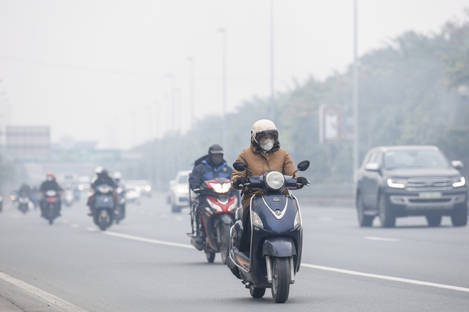 Hà Nội ô nhiễm không khí, 'không biết là bụi hay là sương'- Ảnh 2.