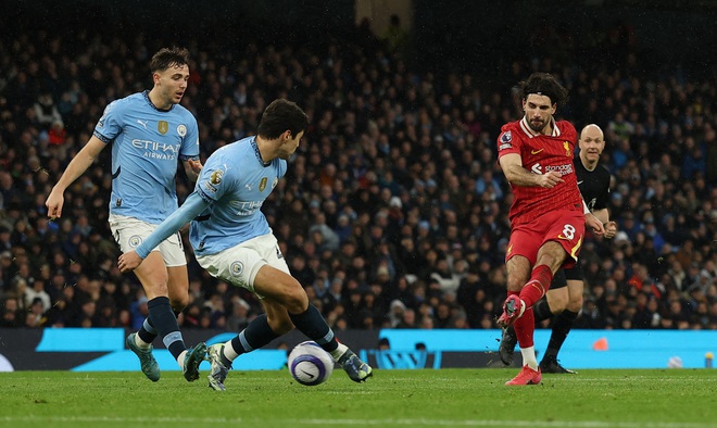 Salah làm lu mờ ngôi sao mới Ai Cập, Liverpool hạ Man City: Sắp chạm vào ngôi vương!- Ảnh 3.