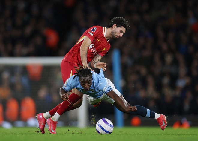 Salah làm lu mờ ngôi sao mới Ai Cập, Liverpool hạ Man City: Sắp chạm vào ngôi vương!- Ảnh 9.