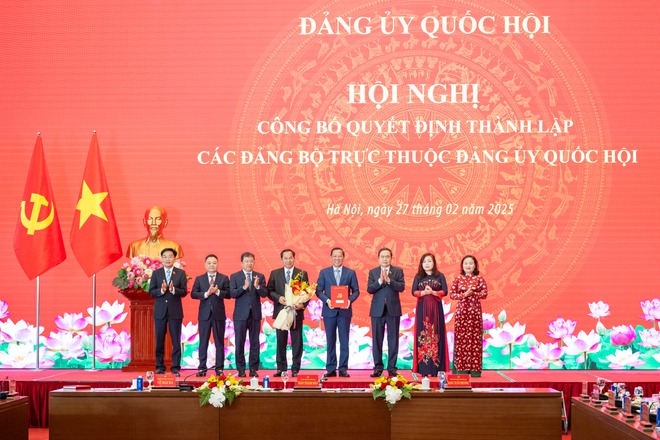 Chủ tịch Quốc hội: Nghiên cứu sửa đổi pháp luật để bỏ cấp huyện, sáp nhập tỉnh - Ảnh 7.