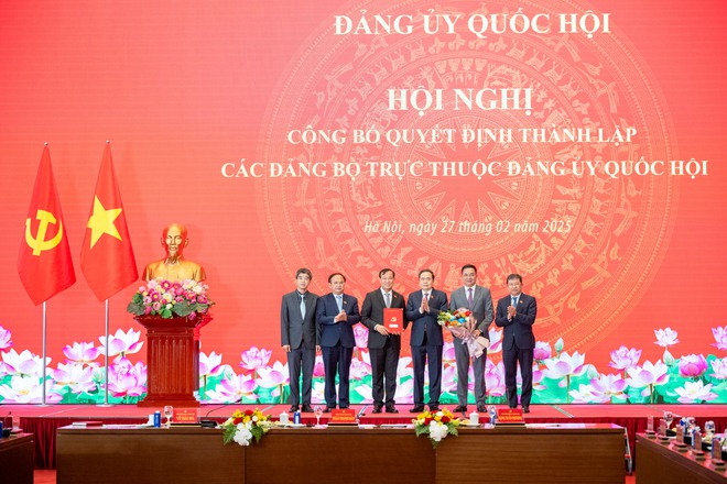 Chủ tịch Quốc hội: Nghiên cứu sửa đổi pháp luật để bỏ cấp huyện, sáp nhập tỉnh - Ảnh 6.