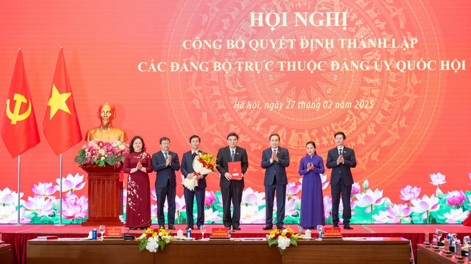Chủ tịch Quốc hội: Nghiên cứu sửa đổi pháp luật để bỏ cấp huyện, sáp nhập tỉnh - Ảnh 2.