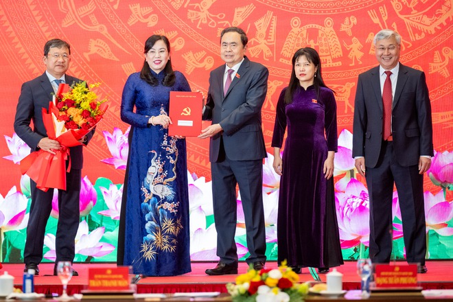 Chủ tịch Quốc hội: Nghiên cứu sửa đổi pháp luật để bỏ cấp huyện, sáp nhập tỉnh - Ảnh 3.