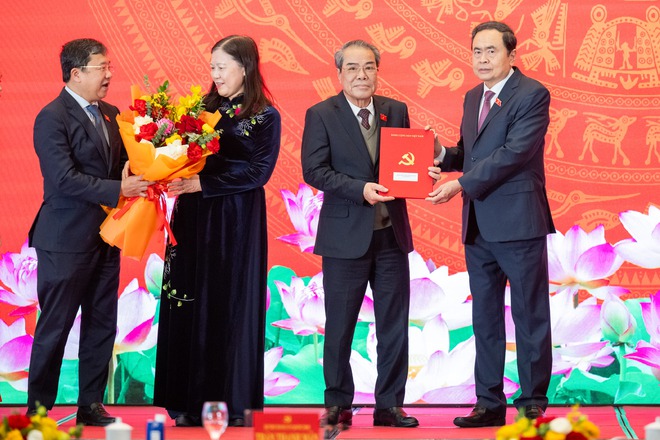 Chủ tịch Quốc hội: Nghiên cứu sửa đổi pháp luật để bỏ cấp huyện, sáp nhập tỉnh - Ảnh 4.