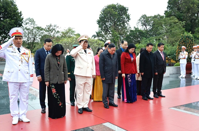 Lãnh đạo Đảng, Nhà nước viếng Chủ tịch Hồ Chí Minh ngày thành lập Đảng- Ảnh 13.