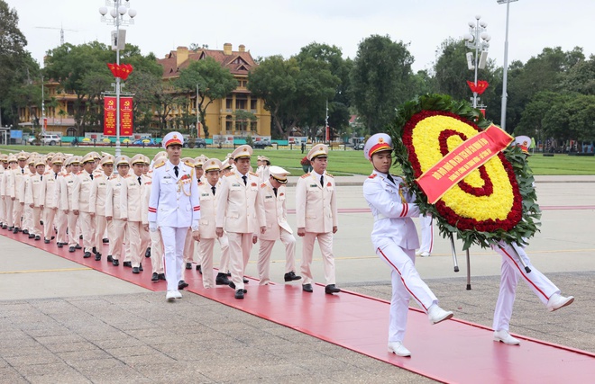 Lãnh đạo Đảng, Nhà nước viếng Chủ tịch Hồ Chí Minh ngày thành lập Đảng- Ảnh 6.