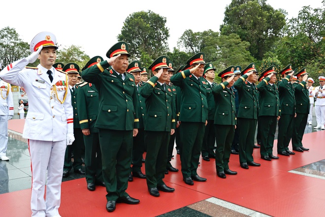 Lãnh đạo Đảng, Nhà nước viếng Chủ tịch Hồ Chí Minh ngày thành lập Đảng- Ảnh 11.