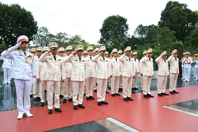 Lãnh đạo Đảng, Nhà nước viếng Chủ tịch Hồ Chí Minh ngày thành lập Đảng- Ảnh 12.