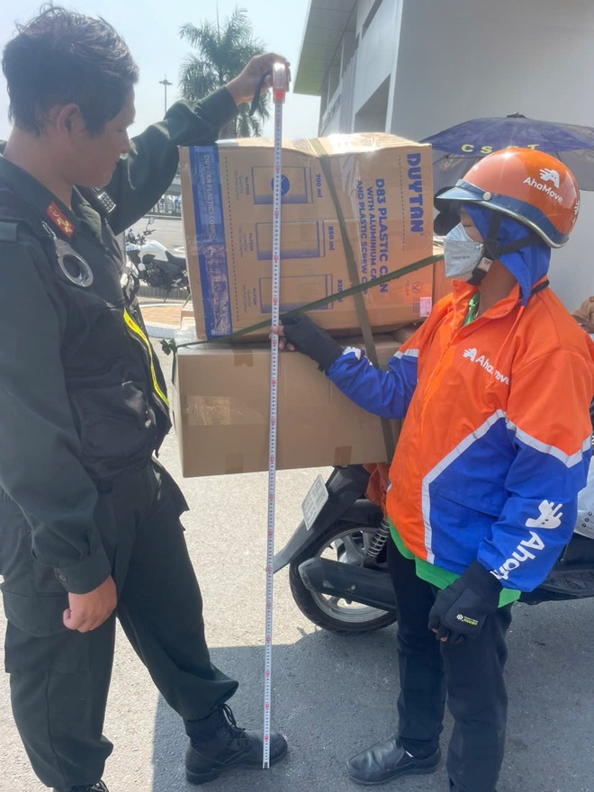 Tài xế công nghệ, shipper bị CSGT TP.HCM thổi phạt vì những thói quen không ngờ- Ảnh 3.