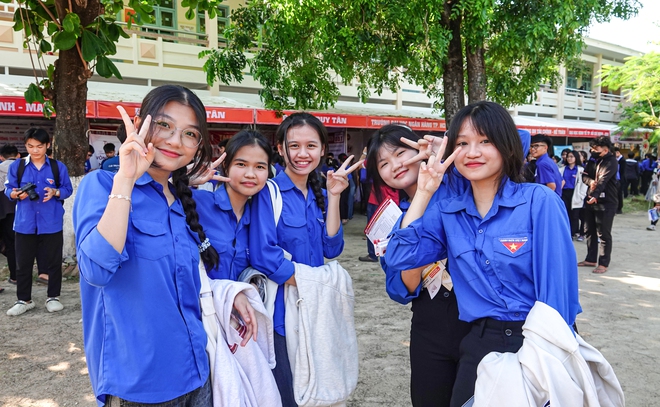Tư vấn mùa thi tại Bình Định: Nhiều HS tìm được trường ĐH yêu thích - Ảnh 8. Tư vấn mùa thi tại Bình Định: Nhiều HS tìm được trường ĐH yêu thích - Ảnh 8.