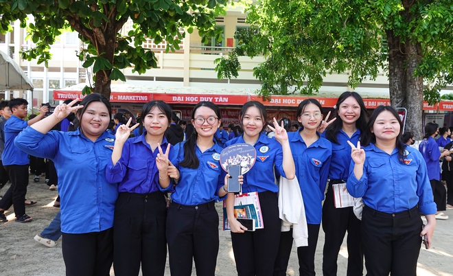 Tư vấn mùa thi tại Bình Định: Nhiều HS tìm được trường ĐH yêu thích - Ảnh 9. Tư vấn mùa thi tại Bình Định: Nhiều HS tìm được trường ĐH yêu thích - Ảnh 9.