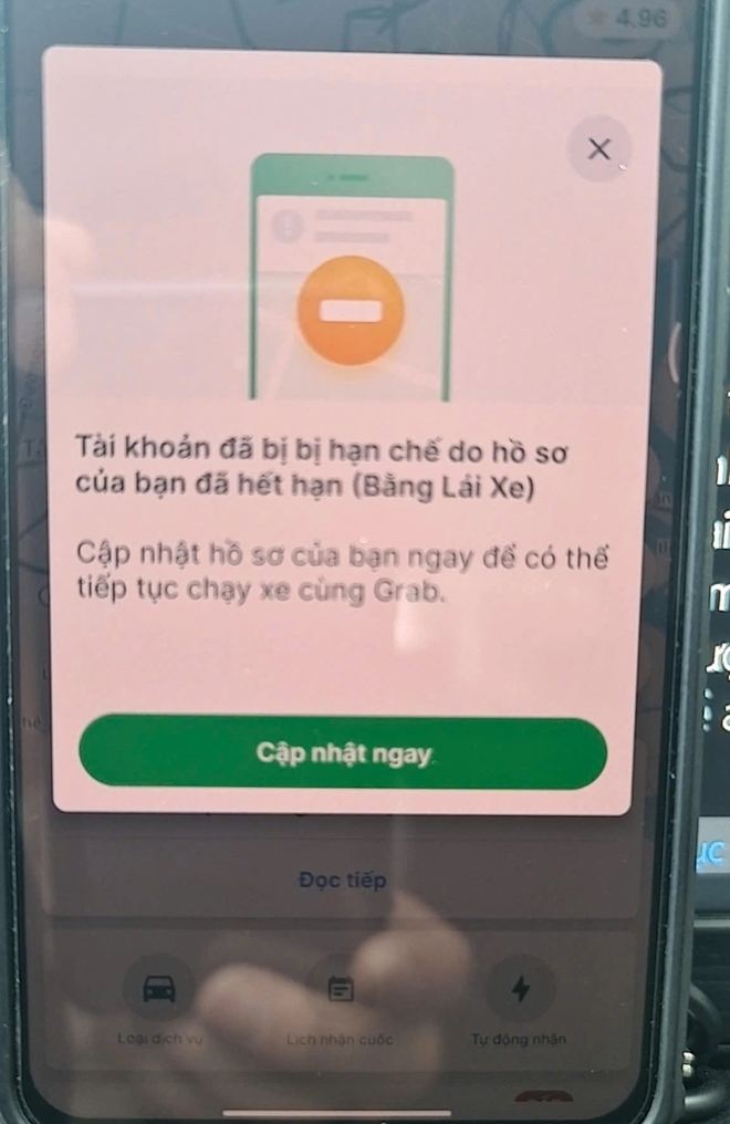 Đổi bằng lái xe, CSGT hẹn 2 tháng mới trả: Tài xế công nghệ bị khóa app - Ảnh 2.