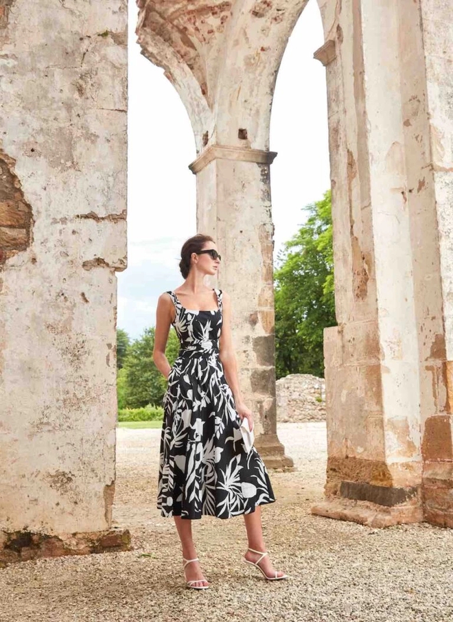 Đón hè chuẩn phong cách quý cô với những tông màu nhã nhặn- Ảnh 10. Đón hè chuẩn phong cách quý cô với những tông màu nhã nhặn- Ảnh 10.