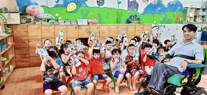 TP.HCM nghĩa t&igrave;nh: Kỳ t&iacute;ch 'thầy gi&aacute;o xe lăn' gieo chữ cho trẻ em ngh&egrave;o- Ảnh 7.