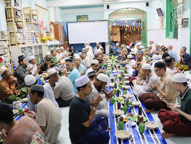 TP.HCM nghĩa tình: Bát cháo gà của người Hồi giáo vào tháng Ramadan thiêng liêng- Ảnh 10.