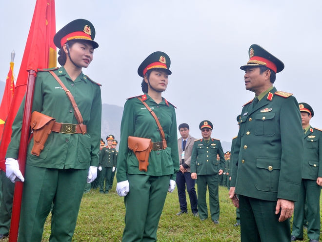 Đại tướng Nguyễn Tân Cương thị sát, tận tay hướng dẫn chiến sĩ diễu binh diễu hành- Ảnh 12. Đại tướng Nguyễn Tân Cương thị sát, tận tay hướng dẫn chiến sĩ diễu binh diễu hành- Ảnh 12.
