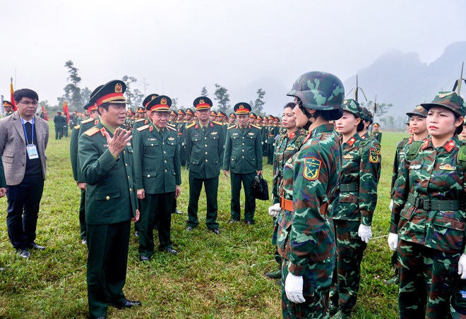 Đại tướng Nguyễn Tân Cương thị sát, tận tay hướng dẫn chiến sĩ diễu binh diễu hành- Ảnh 10. Đại tướng Nguyễn Tân Cương thị sát, tận tay hướng dẫn chiến sĩ diễu binh diễu hành- Ảnh 10.