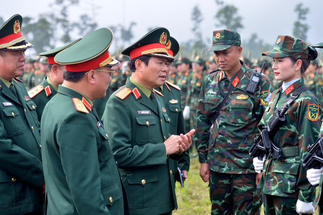 Đại tướng Nguyễn Tân Cương thị sát, tận tay hướng dẫn chiến sĩ diễu binh diễu hành- Ảnh 11. Đại tướng Nguyễn Tân Cương thị sát, tận tay hướng dẫn chiến sĩ diễu binh diễu hành- Ảnh 11.