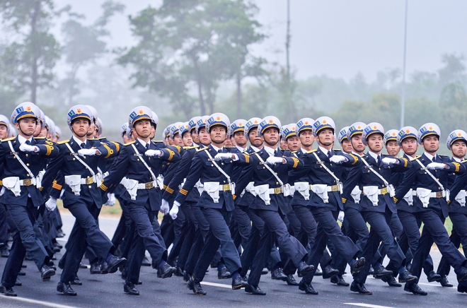 Hàng nghìn chiến sĩ hợp luyện diễu binh, diễu hành kỷ niệm 50 năm Ngày giải phóng miền Nam- Ảnh 4.