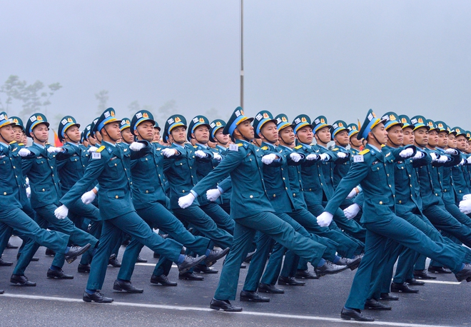 Hàng nghìn chiến sĩ hợp luyện diễu binh, diễu hành kỷ niệm 50 năm Ngày giải phóng miền Nam- Ảnh 5.