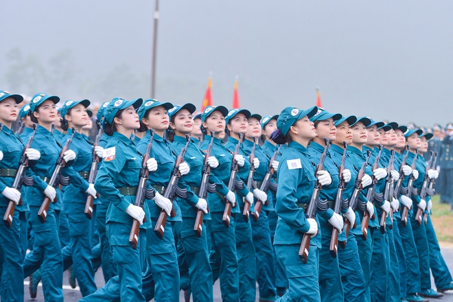 Đại tướng Nguyễn Tân Cương thị sát, tận tay hướng dẫn chiến sĩ diễu binh diễu hành- Ảnh 3. Đại tướng Nguyễn Tân Cương thị sát, tận tay hướng dẫn chiến sĩ diễu binh diễu hành- Ảnh 3.