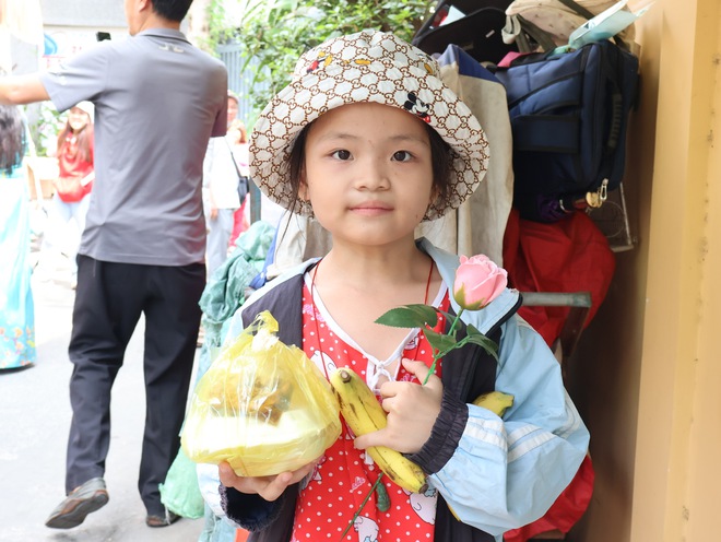 Chuyện tử tế ở TP.HCM: Cơm 1.000 đồng và hoa hồng ngày 8.3

- Ảnh 15.