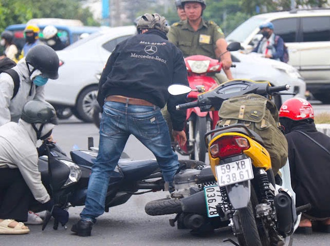 TP.HCM nghĩa tình: 'Long quận 9, tiêu chí giúp người qua đường 0 đồng'- Ảnh 8.