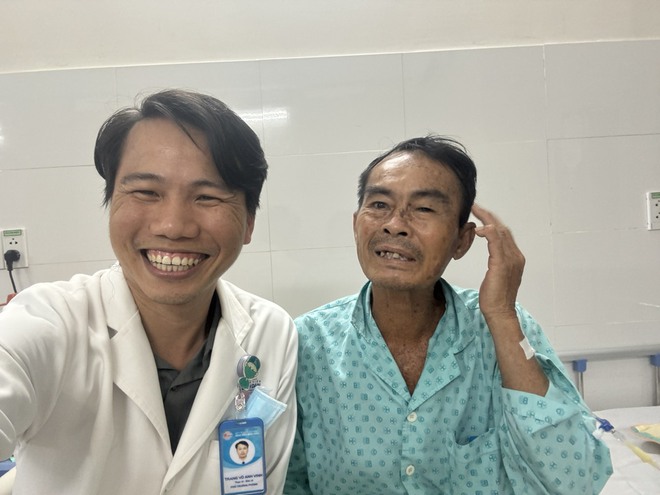 TP.HCM nghĩa tình: Bác sĩ Bệnh viện Bình dân đi khám bệnh miễn phí khắp cả nước- Ảnh 9. TP.HCM nghĩa tình: Bác sĩ Bệnh viện Bình dân đi khám bệnh miễn phí khắp cả nước- Ảnh 9.