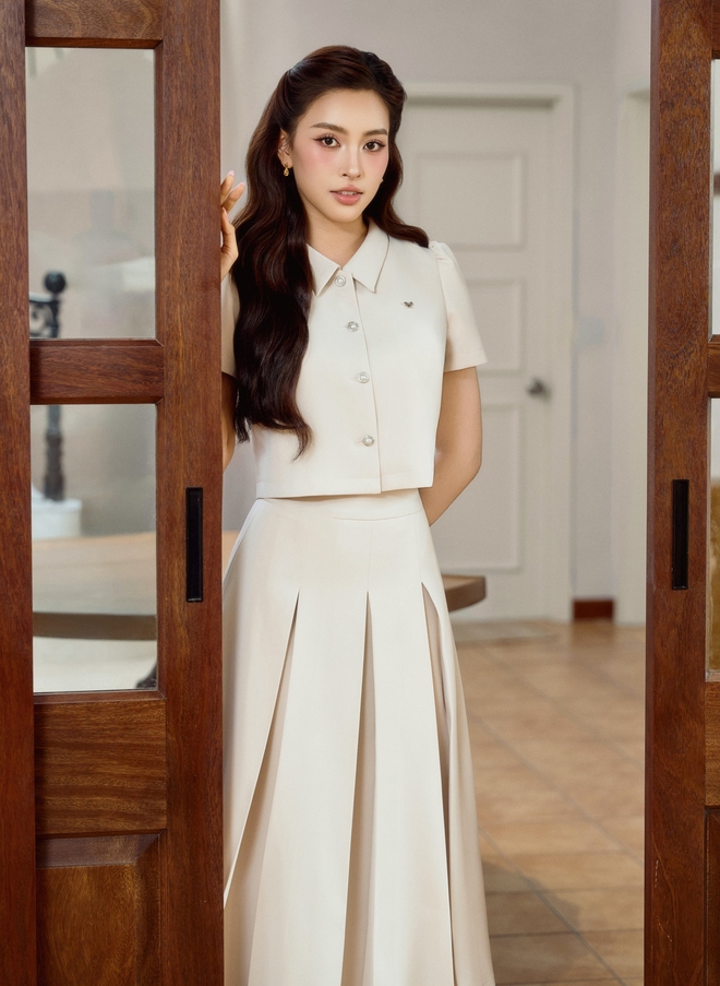 Đầm dài tối giản, sang xịn mà thú vị đến không ngờ- Ảnh 7. Đầm dài tối giản, sang xịn mà thú vị đến không ngờ- Ảnh 7.