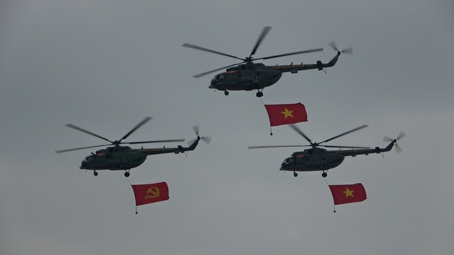 Ngắm Su-30 rền vang, nh&agrave;o lộn tr&ecirc;n bầu trời Bi&ecirc;n H&ograve;a - Ảnh 2.