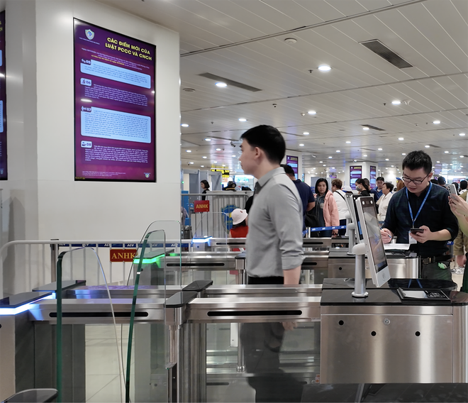 Vietnam Airlines tiên phong ứng dụng định danh, xác thực điện tử trong thủ tục bay - Ảnh 3.