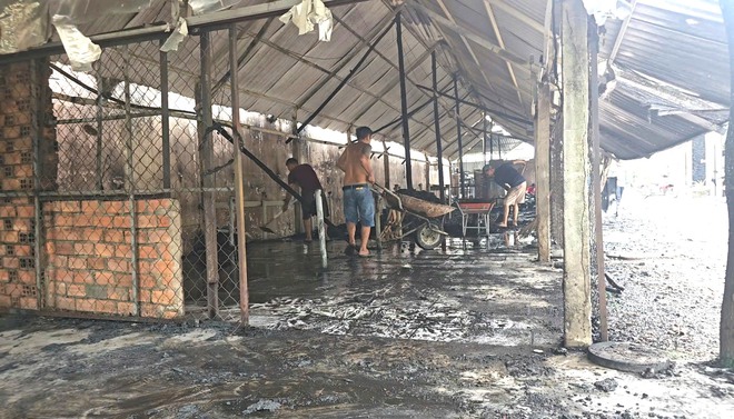 Cháy quán nước ở Vĩnh Lộc A, khách hoảng loạn tháo chạy- Ảnh 4.