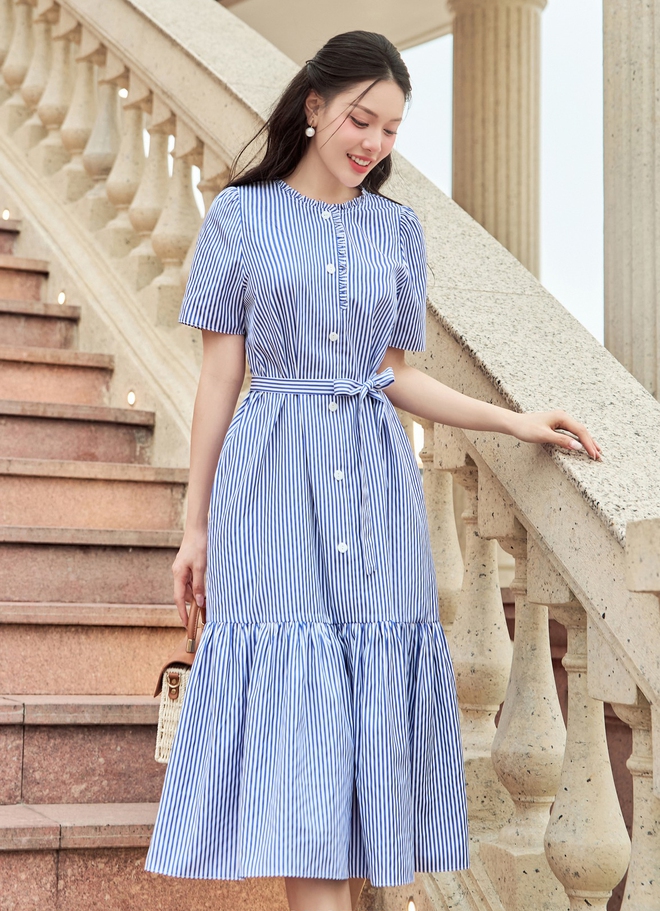 Váy maxi cổ yếm, váy midi suông... điểm nhấn thu hút cho phong cách mùa hạ- Ảnh 4. Váy maxi cổ yếm, váy midi suông... điểm nhấn thu hút cho phong cách mùa hạ- Ảnh 4.
