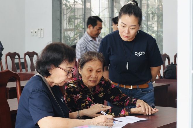 Trao 255 triệu đồng tạo sinh kế cho người khuyết tật - Ảnh 2.