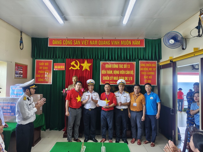 60 kiều bào đến với Trường Sa, Nhà giàn DK1 trên 'Chuyến tàu Đại đoàn kết'- Ảnh 31.