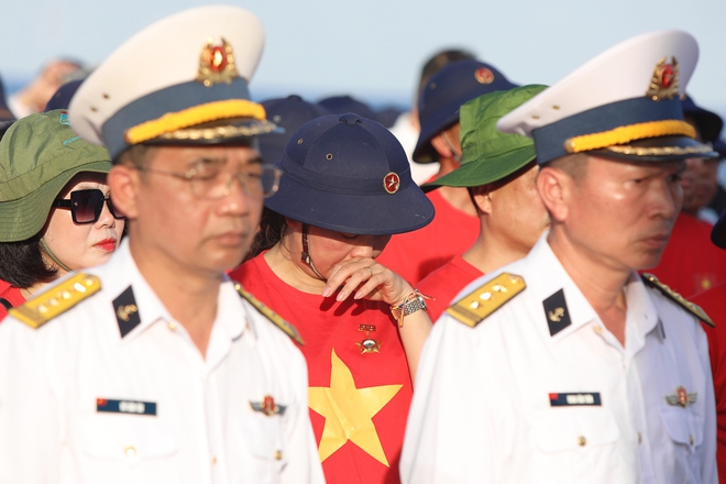 60 kiều bào đến với Trường Sa, Nhà giàn DK1 trên 'Chuyến tàu Đại đoàn kết'- Ảnh 24.
