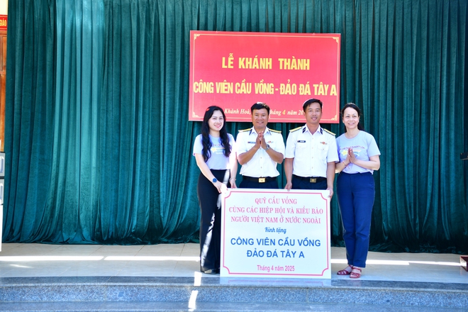 60 kiều bào đến với Trường Sa, Nhà giàn DK1 trên 'Chuyến tàu Đại đoàn kết'- Ảnh 30.
