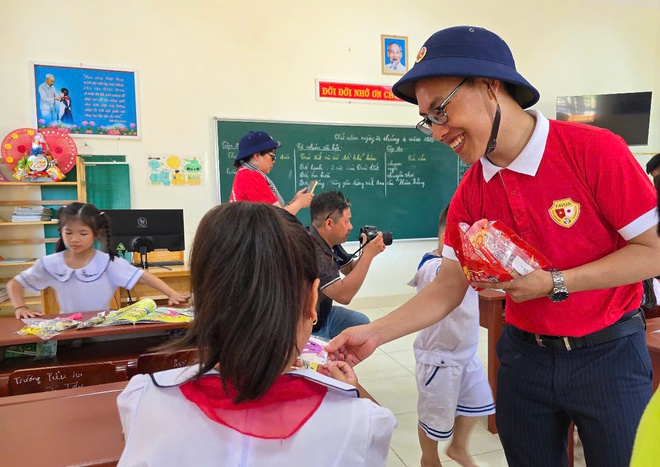 60 kiều bào đến với Trường Sa, Nhà giàn DK1 trên 'Chuyến tàu Đại đoàn kết'- Ảnh 18.