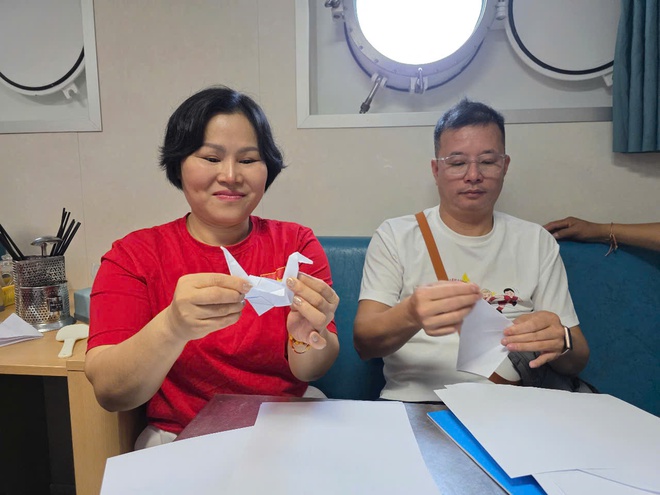 60 kiều bào đến với Trường Sa, Nhà giàn DK1 trên 'Chuyến tàu Đại đoàn kết'- Ảnh 5.