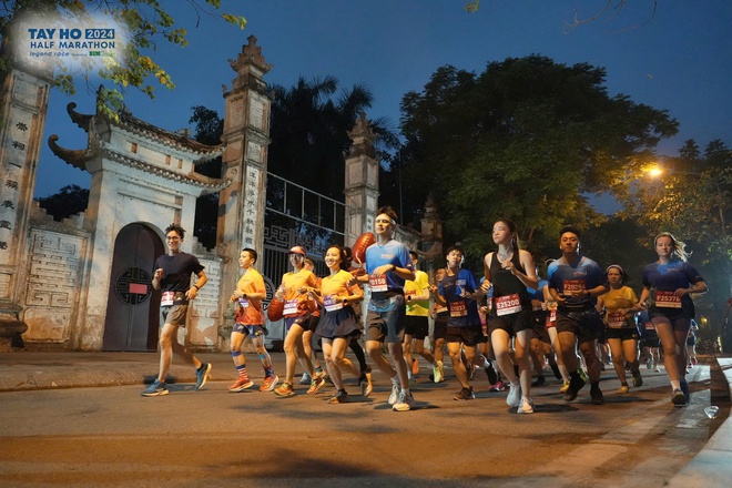 Giải bán marathon lớn nhất Việt Nam 2025: 12.000 VĐV tham gia, huy chương cực độc đáo - Ảnh 6.