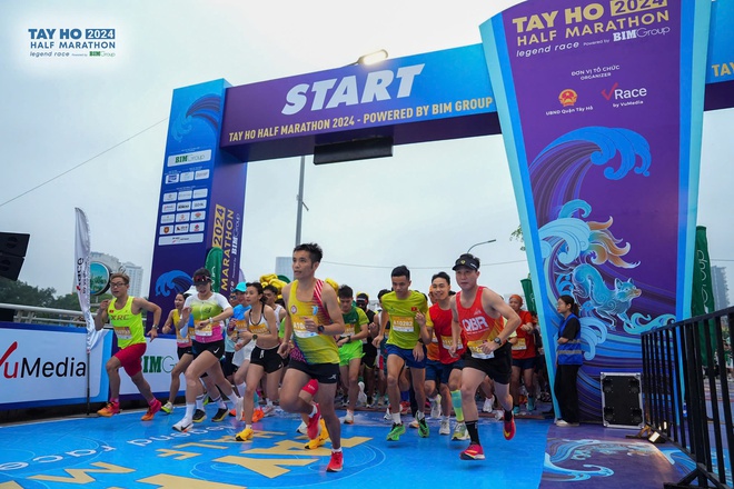 Giải bán marathon lớn nhất Việt Nam 2025: 12.000 VĐV tham gia, huy chương cực độc đáo - Ảnh 4.
