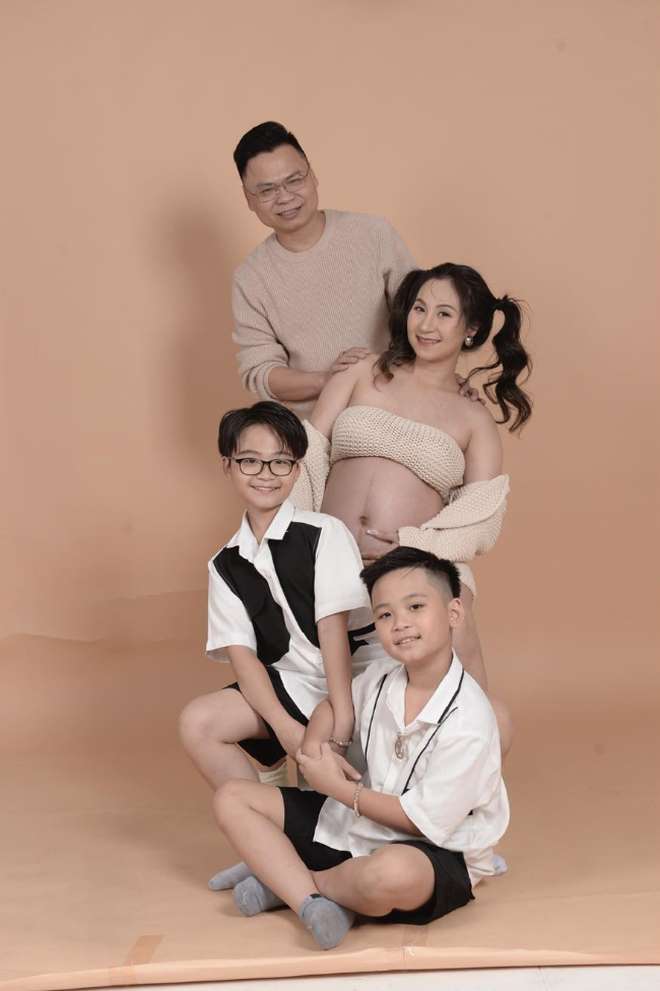 Lan tỏa trên mạng xã hội: 'Anh trai bỉm sữa' gây sốt mạng - Ảnh 2.