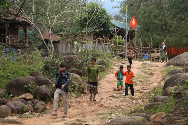 X&oacute;a nh&agrave; tạm, 'x&acirc;y'  l&ograve;ng d&acirc;n: X&acirc;y nh&agrave; ở lưng chừng trời - Ảnh 3.