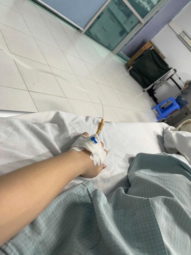 Nữ sinh tố bị đồng nghiệp hành hung nhập viện vì tranh cãi tiền bo - Ảnh 2.