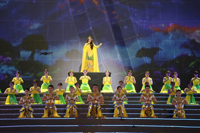 Quảng Ninh đãi khách bằng carnaval Hạ Long rực rỡ sắc màu- Ảnh 2. Quảng Ninh đãi khách bằng carnaval Hạ Long rực rỡ sắc màu- Ảnh 2.