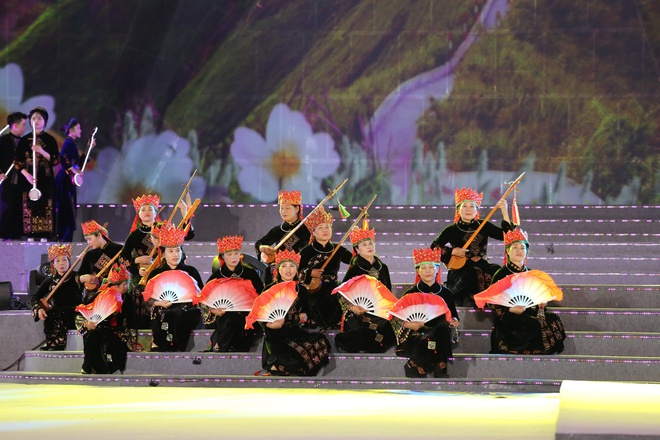 Quảng Ninh đãi khách bằng carnaval Hạ Long rực rỡ sắc màu- Ảnh 3. Quảng Ninh đãi khách bằng carnaval Hạ Long rực rỡ sắc màu- Ảnh 3.