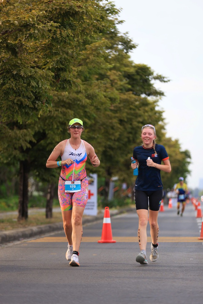 IRONMAN 70.3 Đà Nẵng: Chặng đua đầy cảm xúc giữa thiên nhiên tuyệt vời- Ảnh 4. IRONMAN 70.3 Đà Nẵng: Chặng đua đầy cảm xúc giữa thiên nhiên tuyệt vời- Ảnh 4.